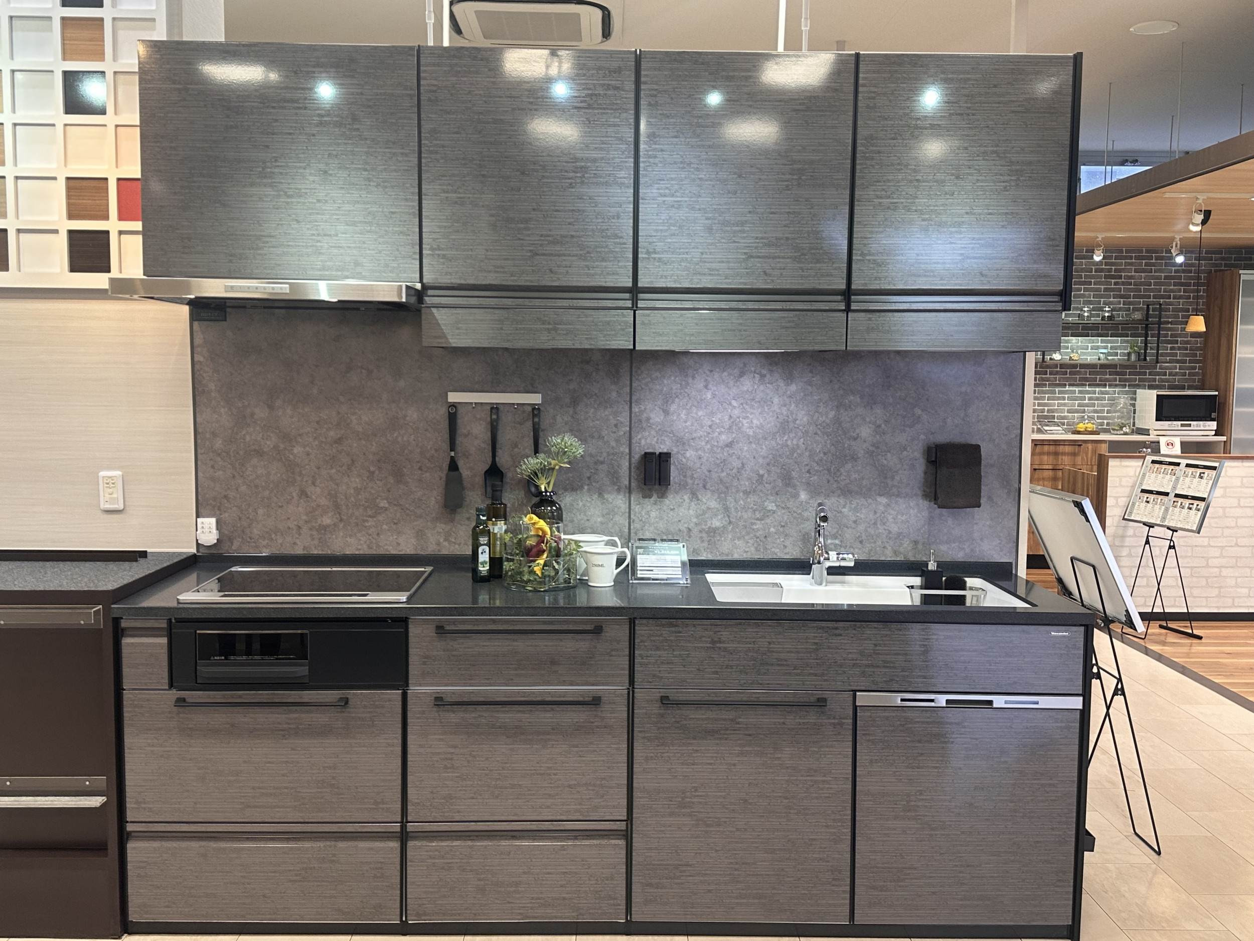 お得な新古品販売しております